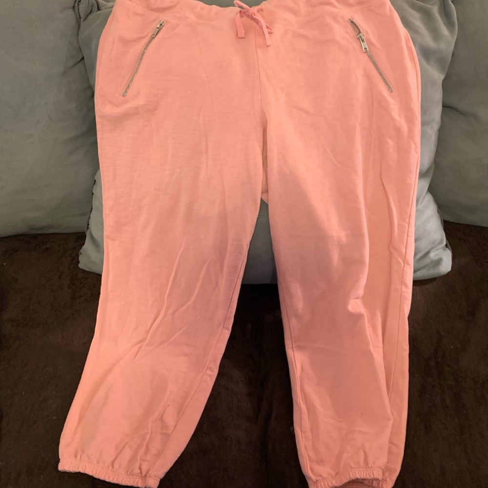 NY&COMPANY pink Capri joggers,L